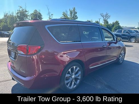 Used 2017 Chrysler Pacifica Limited FWD image 3