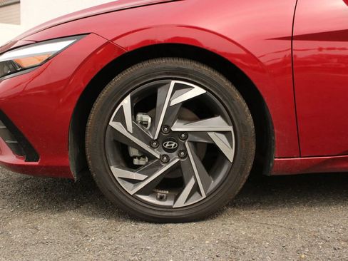 Used 2025 Hyundai Elantra Limited FWD image 10
