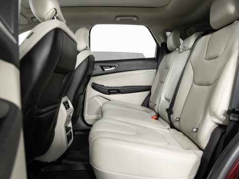 Used 2019 Ford Edge Titanium w/ Equipment Group 301A image 18