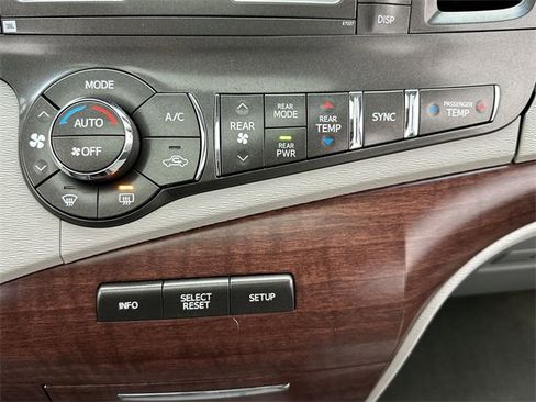 Used 2014 Toyota Sienna Limited image 19