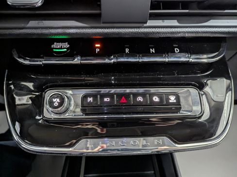 Used 2025 Lincoln Corsair AWD w/ Equipment Group 101A image 17