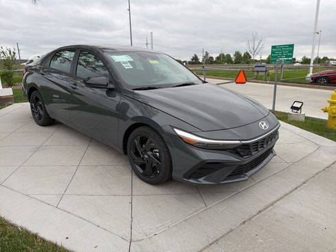 New 2026 Hyundai Elantra Sport FWD image 7