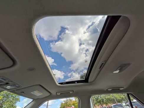 Used 2025 Hyundai Venue SEL FWD image 23