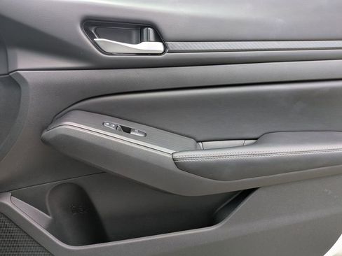 Used 2025 Nissan Altima 2.5 SV FWD image 33