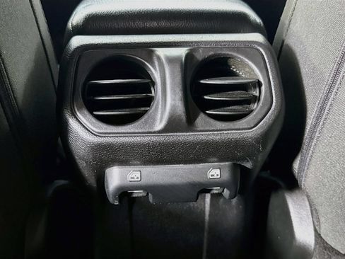Used 2018 Jeep Wrangler Unlimited Sport S AWD/4WD image 28