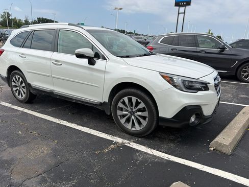 Used 2019 Subaru Outback 3.6R Touring AWD/4WD image 3