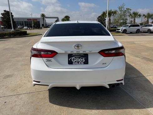 Used 2022 Toyota Camry SE image 4