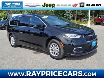 Used 2026 Chrysler Pacifica Select