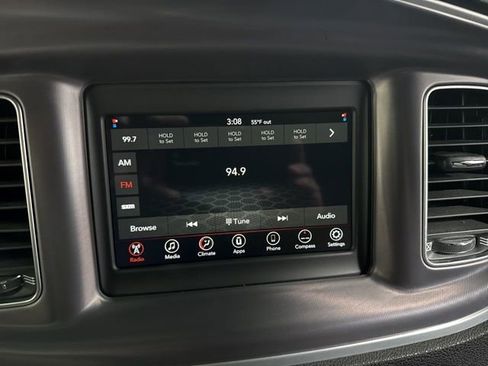 Used 2019 Dodge Charger SXT RWD image 18