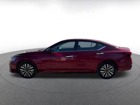 Used 2025 Nissan Altima 2.5 SV image 8
