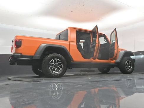 Used 2025 Jeep Gladiator Rubicon w/ Convenience Group AWD/4WD image 58
