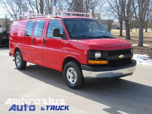 Used 2017 Chevrolet Express 3500 image 2