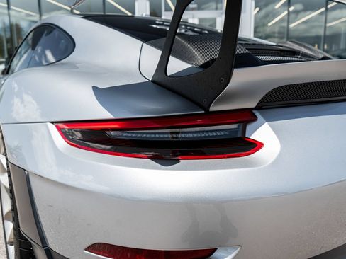 Used 2019 Porsche 911 GT2 RS RWD image 12