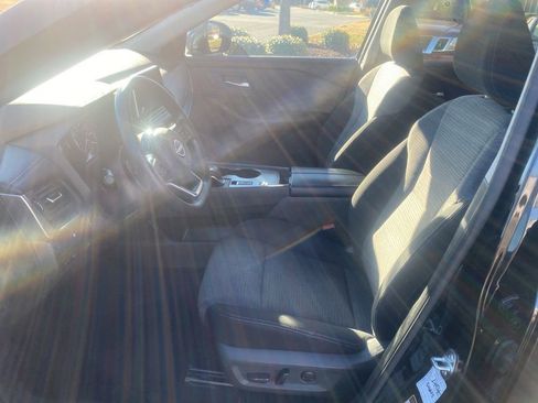 Used 2023 Nissan Rogue SV image 14