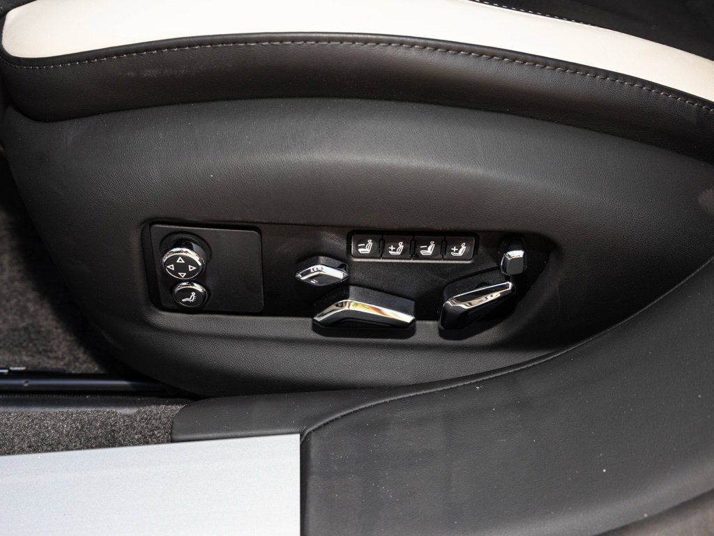 Used 2025 Bentley Flying Spur Plug-In Hybrid AWD/4WD image 31