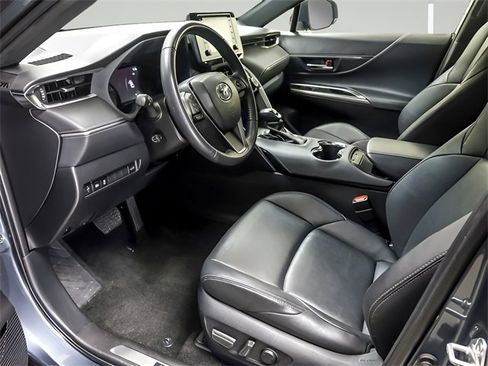 Certified 2022 Toyota Venza XLE image 9