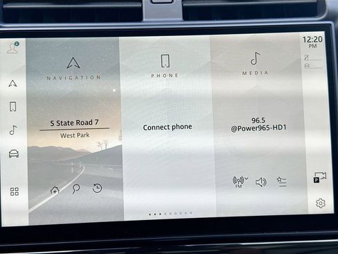 Used 2025 Land Rover Discovery S image 16