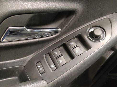 Used 2022 Chevrolet Trax LT AWD/4WD image 27