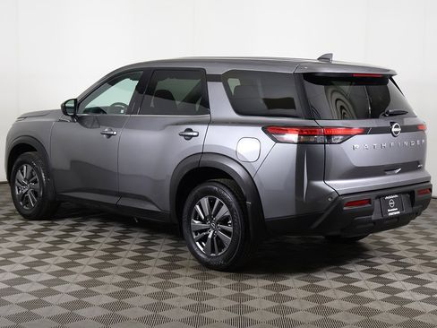 Used 2024 Nissan Pathfinder S image 7