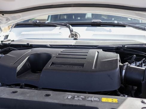 Used 2023 Land Rover Defender 90 X-Dynamic SE image 20