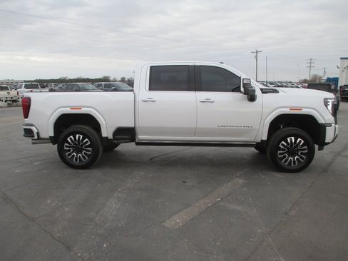 Certified 2024 GMC Sierra 3500 Denali Ultimate image 4