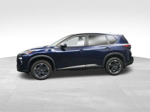 Used 2024 Nissan Rogue SV w/ SV Premium Package FWD image 2