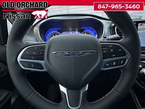 Used 2026 Chrysler Pacifica Limited FWD image 22