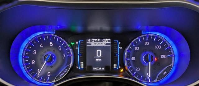 Used 2017 Chrysler Pacifica Touring-L w/ Tire & Wheel Group FWD image 11