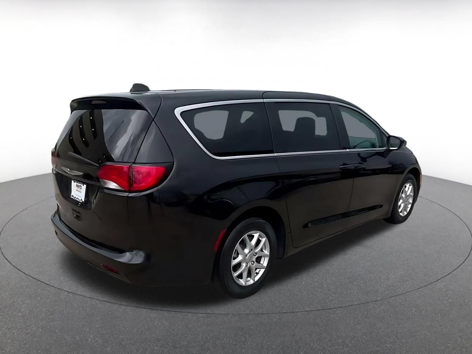 Used 2023 Chrysler Voyager LX FWD image 14