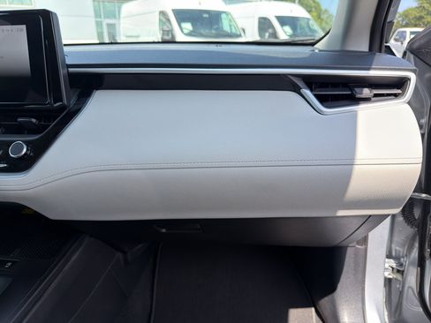 Used 2026 Toyota Corolla Cross LE FWD image 19