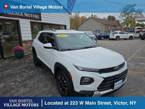 Used 2022 Chevrolet TrailBlazer LT w/ Driver Confidence Package image 3