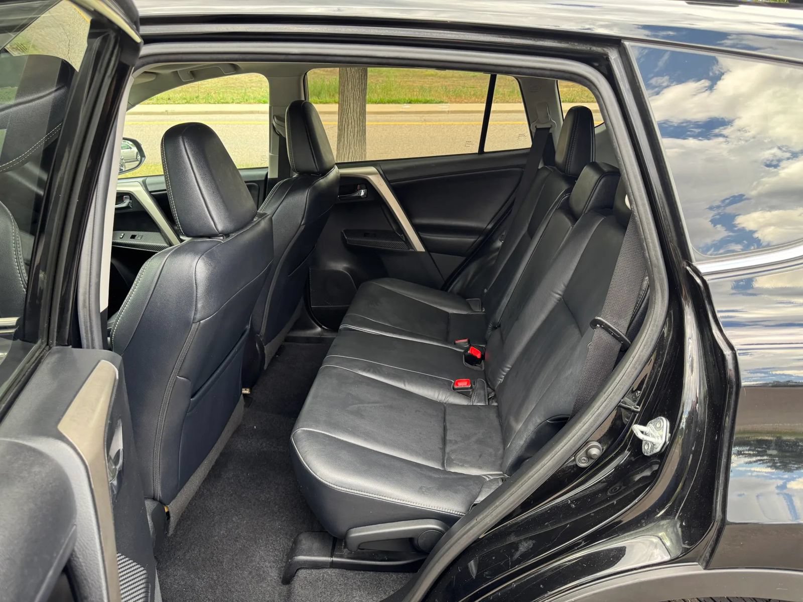 Used 2015 Toyota RAV4 Limited AWD/4WD image 11