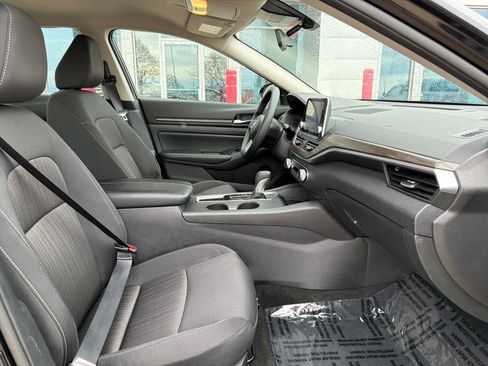 Used 2025 Nissan Altima 2.5 SV image 29