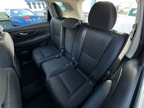 Used 2018 Nissan Rogue SV image 33