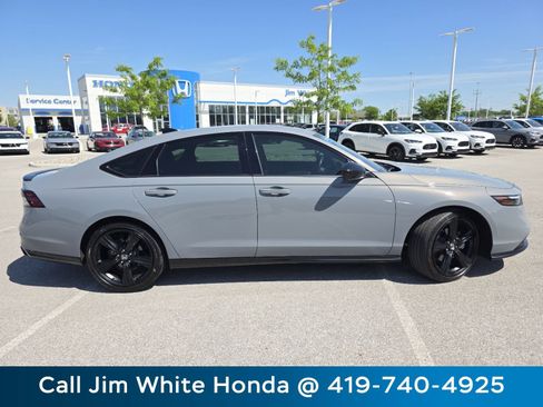 Used 2025 Honda Accord Sport image 19