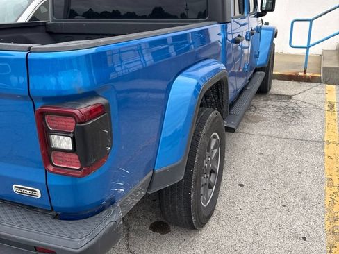 Used 2020 Jeep Gladiator Overland AWD/4WD image 2
