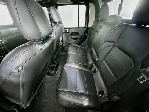 Used 2023 Jeep Gladiator Willys AWD/4WD image 26