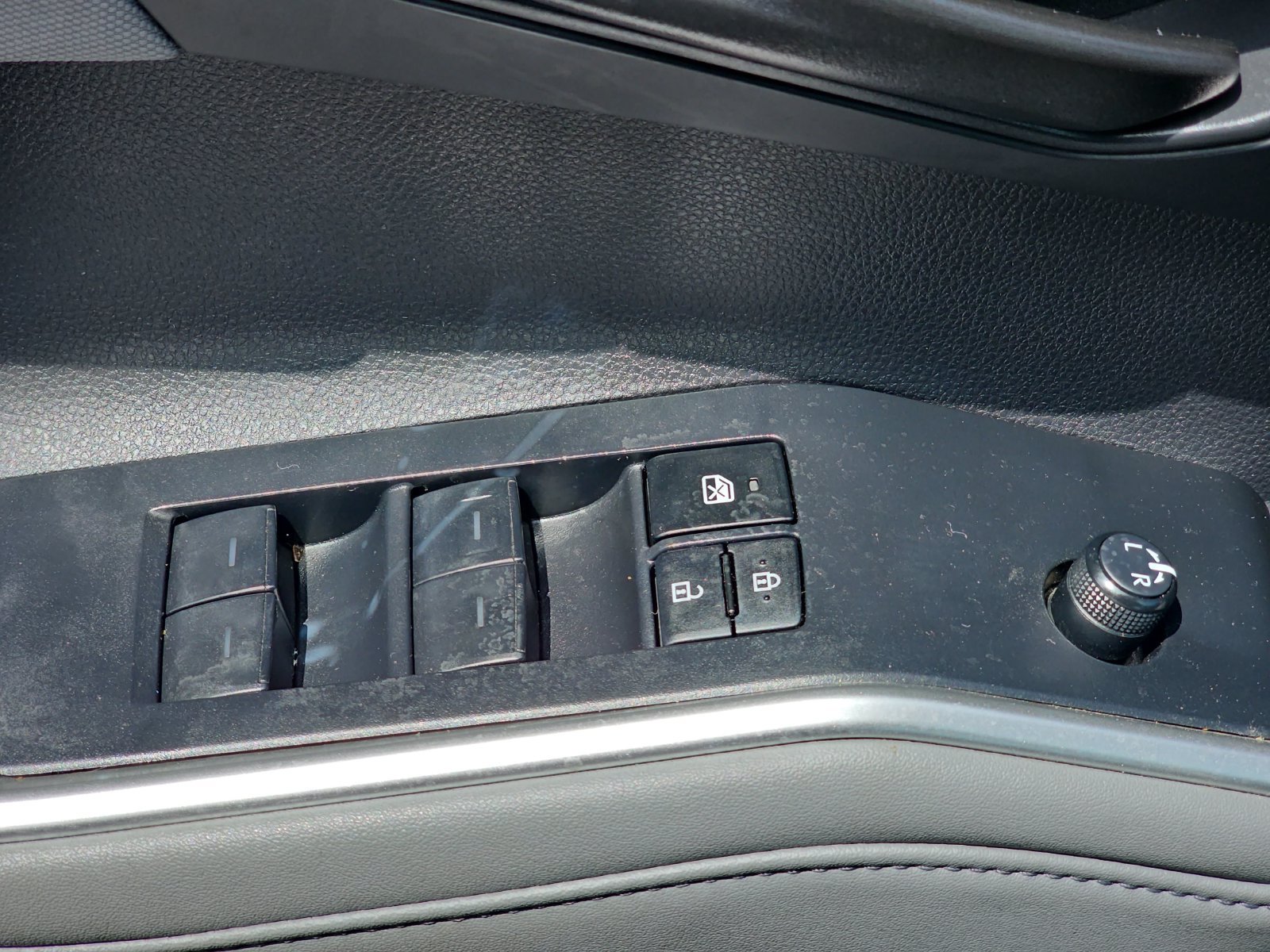 Used 2023 Toyota Highlander L FWD image 31