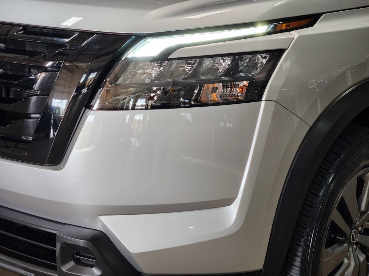 Used 2025 Nissan Pathfinder SV w/ Black Appearance Package FWD image 15