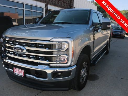 Used 2023 Ford F250 Lariat w/ FX4 Off-Road Package image 3