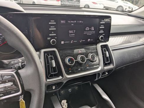 Used 2023 Kia Sorento LX image 22
