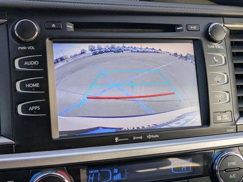 Used 2019 Toyota Highlander XLE image 21