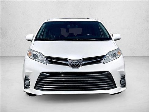 Used 2020 Toyota Sienna XLE FWD image 3