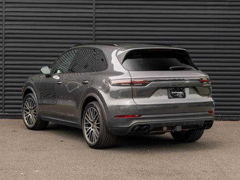 Certified 2023 Porsche Cayenne AWD/4WD image 3