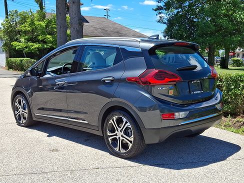 Used 2020 Chevrolet Bolt Premier w/ Infotainment Package FWD image 4