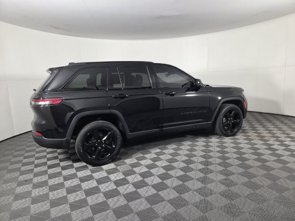 Used 2023 Jeep Grand Cherokee Altitude AWD/4WD image 25