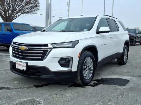 Used 2023 Chevrolet Traverse LT image 3
