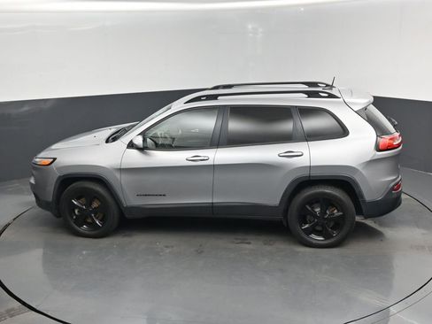 Used 2016 Jeep Cherokee Latitude AWD/4WD image 14