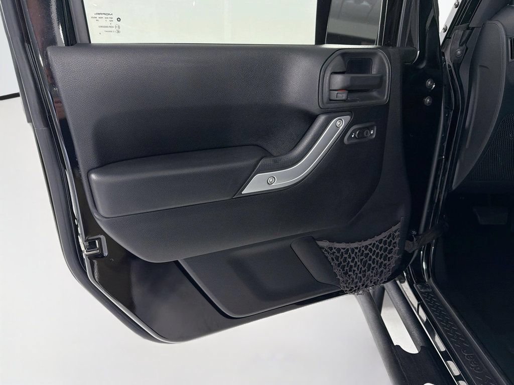 Used 2013 Jeep Wrangler Unlimited Sahara w/ Connectivity Group AWD/4WD image 17