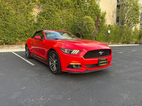 Used 2017 Ford Mustang Premium image 3